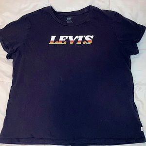 Black Levi's Tee